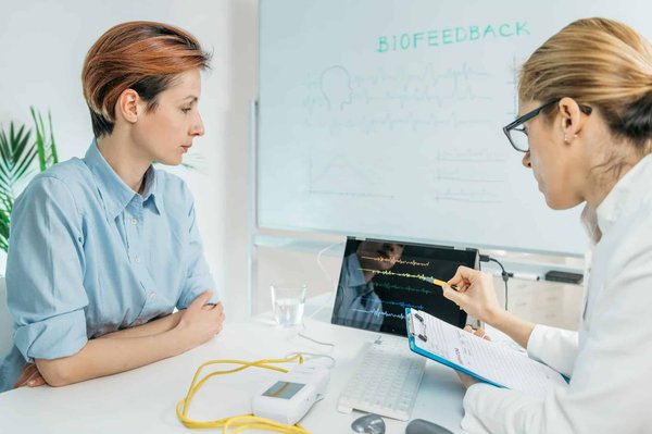 Comment les thérapies par biofeedback peuvent-elles améliorer la régulation émotionnelle chez les adolescents?