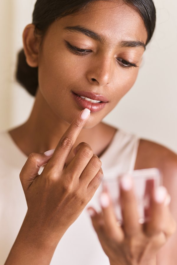 Comment choisir le soin des lèvres idéal pour votre âge ?